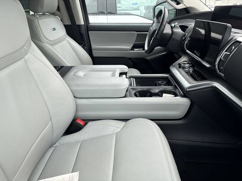 Used 2025 Ford Expedition Platinum w/ Driver's Package AWD/4WD image 20