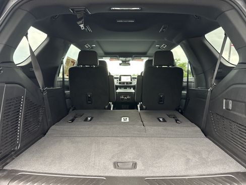 Used 2023 GMC Yukon SLT AWD/4WD image 37