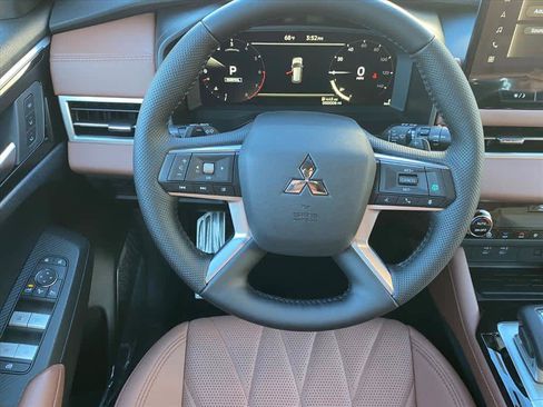 New 2025 Mitsubishi Outlander SEL image 4