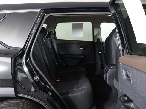 Used 2023 Nissan Rogue SV image 29