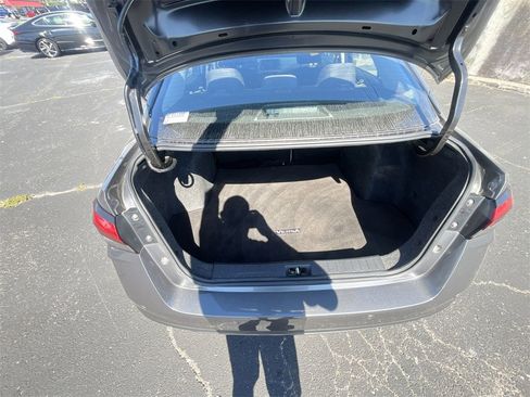 Used 2022 Nissan Versa SV image 22