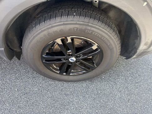 Used 2021 Ford Explorer XLT image 34