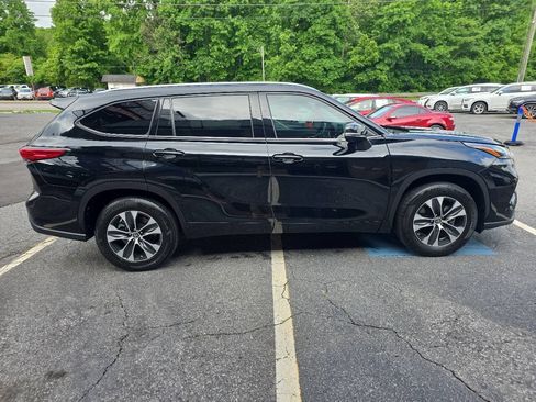 Used 2021 Toyota Highlander XLE FWD image 7