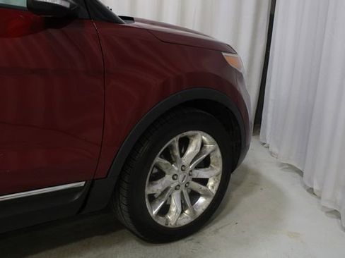 Used 2014 Ford Explorer XLT w/ Equipment Group 202A FWD image 26