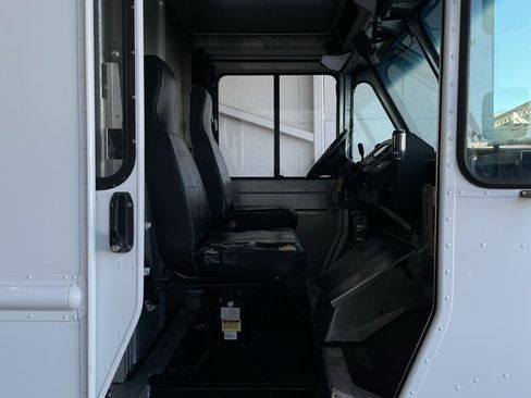 Used 2017 Ford E-350 and Econoline 350 Super Duty w/ A/C Prep Package image 28