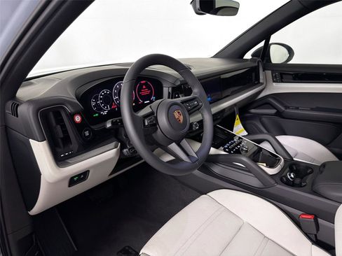 Used 2026 Porsche Cayenne Coupe AWD/4WD image 4