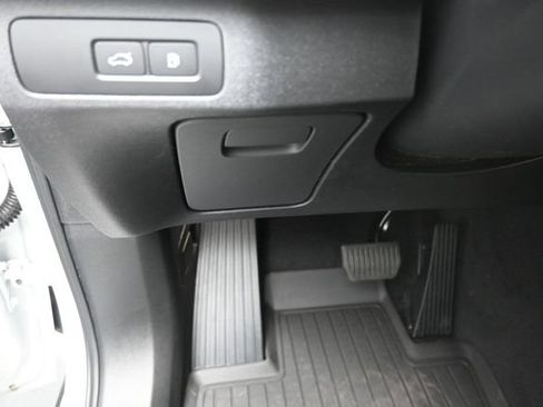 New 2026 Volvo XC90 T8 Plus w/ Protection Package Premier AWD/4WD image 16