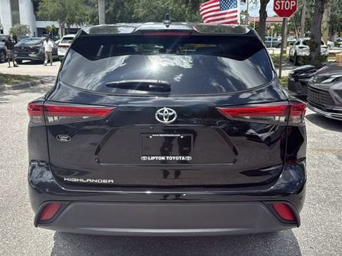 Used 2023 Toyota Highlander L FWD image 6