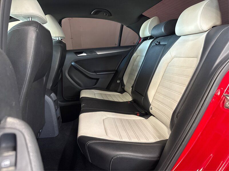 Used 2016 Volkswagen Jetta Sport w/ Lighting Package FWD image 10