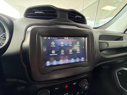 Used 2019 Jeep Renegade Latitude w/ Cold Weather Group AWD/4WD image 29