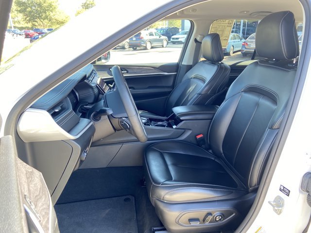 Used 2023 Jeep Grand Cherokee Limited AWD/4WD image 35