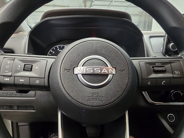Used 2023 Nissan Rogue S FWD image 9