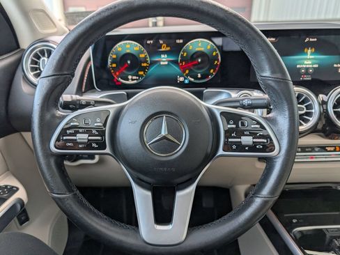 Used 2021 Mercedes-Benz GLB 250 image 32