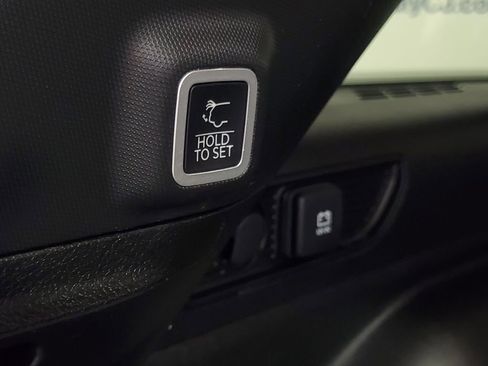 Used 2024 Jeep Grand Cherokee Limited image 10