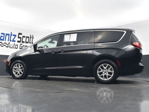 Used 2024 Chrysler Voyager LX image 19