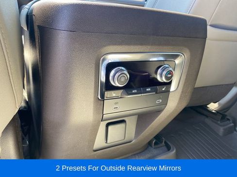 Used 2023 GMC Yukon SLT w/ SLT Luxury Package AWD/4WD image 19