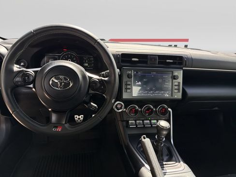 Used 2025 Toyota GR86 Premium w/ ALL Weather Mat Package (TMS) RWD image 10
