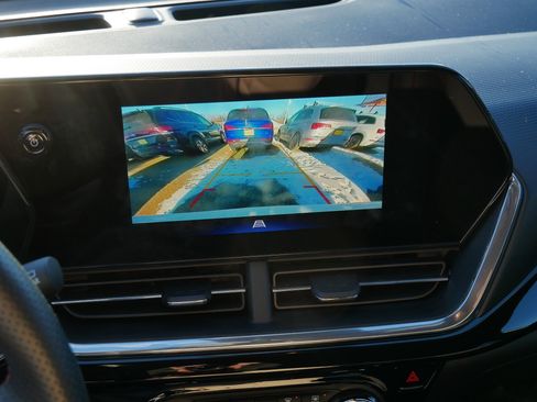 Used 2024 Chevrolet Trax RS w/ Sunroof Package image 32