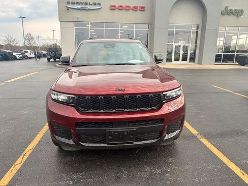 Used 2023 Jeep Grand Cherokee L Laredo image 3