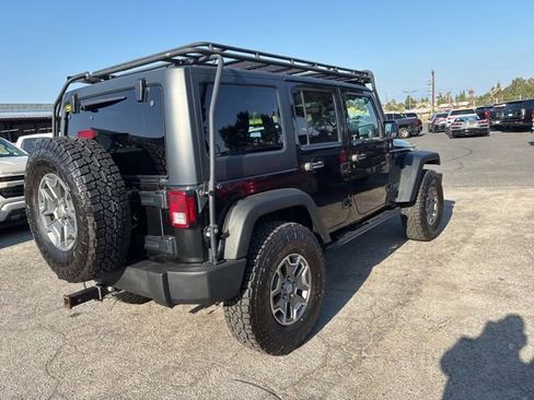 Used 2016 Jeep Wrangler Unlimited Rubicon w/ Connectivity Group AWD/4WD image 3