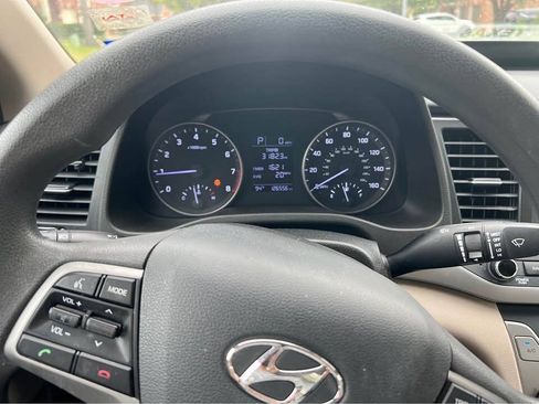 Used 2017 Hyundai Elantra SE FWD image 9