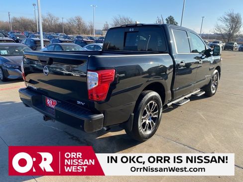 Used 2024 Nissan Titan SV w/ SV Convenience Package image 5