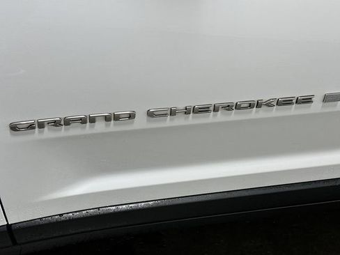 Used 2023 Jeep Grand Cherokee Limited image 30