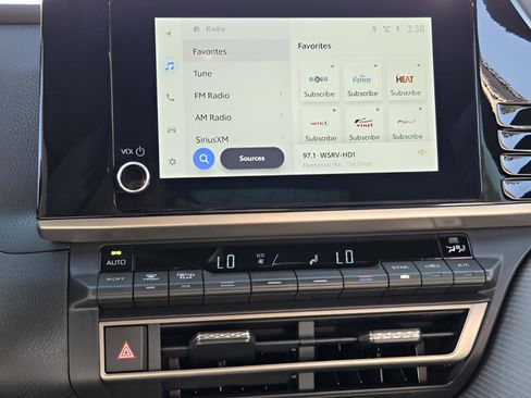 Used 2025 Toyota Camry SE image 18