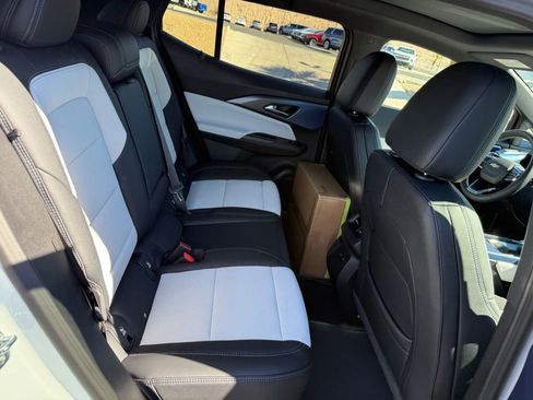 New 2026 Chevrolet Equinox EV LT image 13