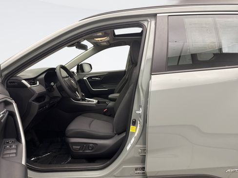 Used 2021 Toyota RAV4 XLE w/ Convenience Package AWD/4WD image 11