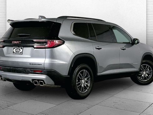 Used 2025 GMC Acadia Elevation FWD image 13