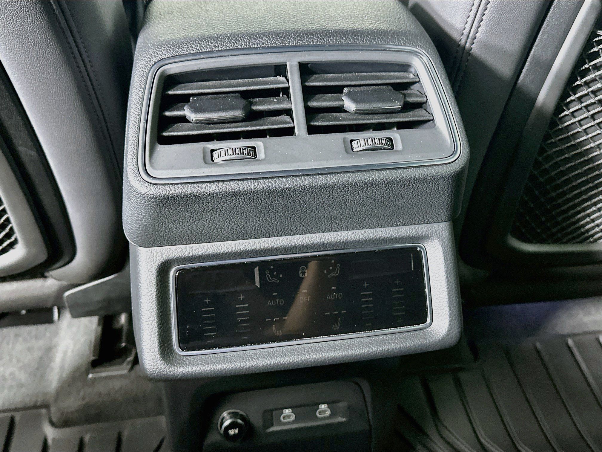 Used 2023 Audi e-tron Premium Plus AWD/4WD image 27