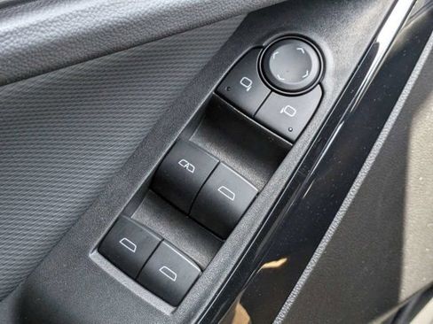 Used 2025 Chevrolet Equinox LT FWD image 23