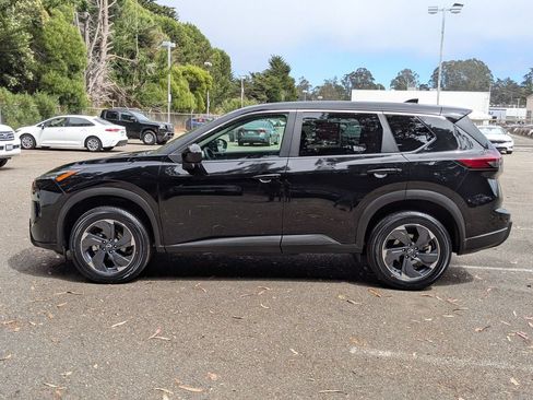 Used 2024 Nissan Rogue SV FWD image 8