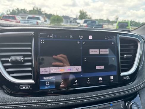 New 2026 Chrysler Pacifica Select AWD/4WD image 27