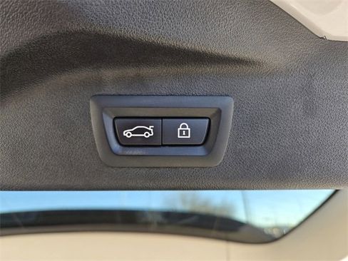 Used 2021 BMW X7 xDrive40i w/ Premium Package image 11