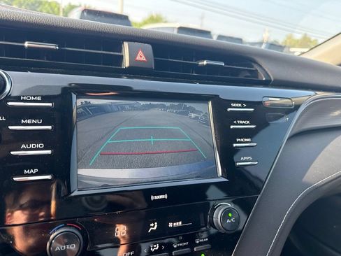 Used 2020 Toyota Camry SE FWD image 16