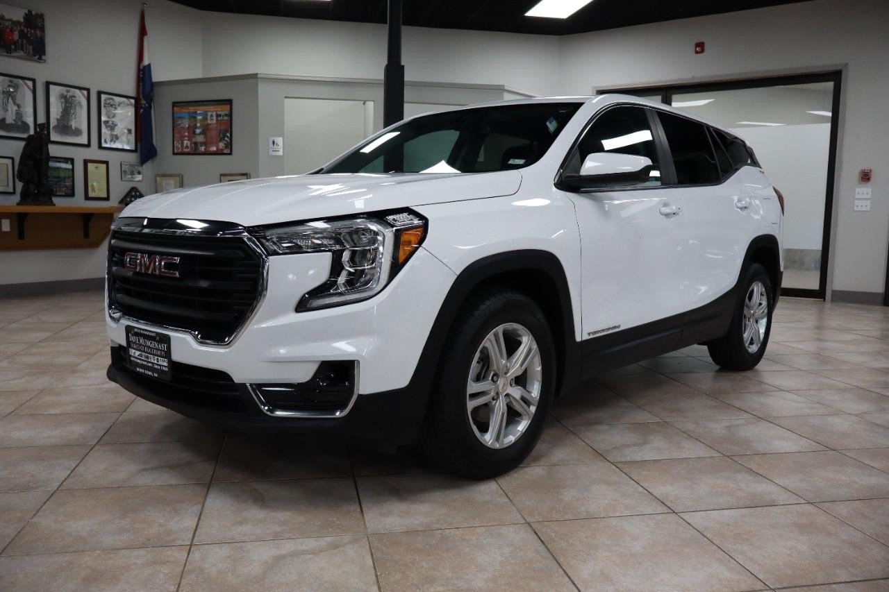 Used 2024 GMC Terrain SLE AWD/4WD image 2