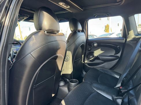 Used 2015 MINI Cooper 4-Door Hardtop image 17