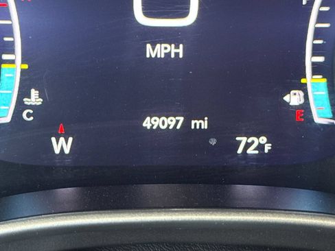 Used 2023 Chrysler Pacifica Touring-L FWD image 40