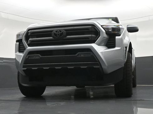 Used 2025 Toyota Tacoma SR5 AWD/4WD image 30