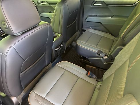 New 2026 GMC Acadia AT4 w/ LPO, Floor Liner Package AWD/4WD image 13
