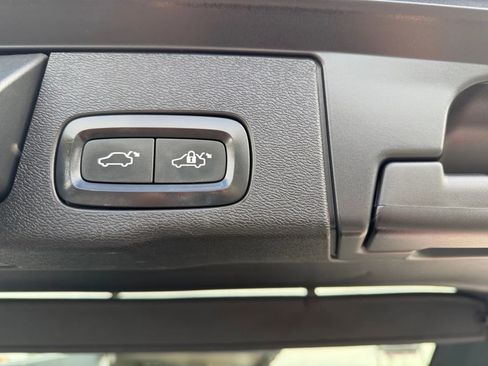 Used 2018 Volvo XC60 T6 Momentum w/ Convenience Package image 22