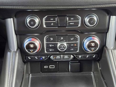 Certified 2024 GMC Yukon XL SLT w/ SLT Luxury Package AWD/4WD image 20