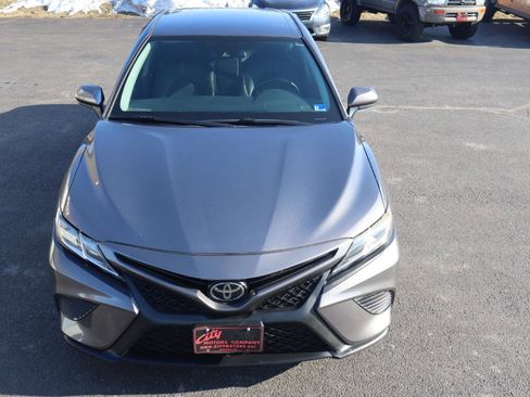 Used 2019 Toyota Camry SE w/ Carpet Mat Package image 4