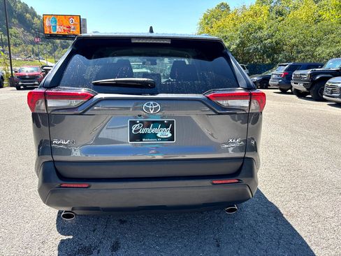 Used 2021 Toyota RAV4 XLE image 3