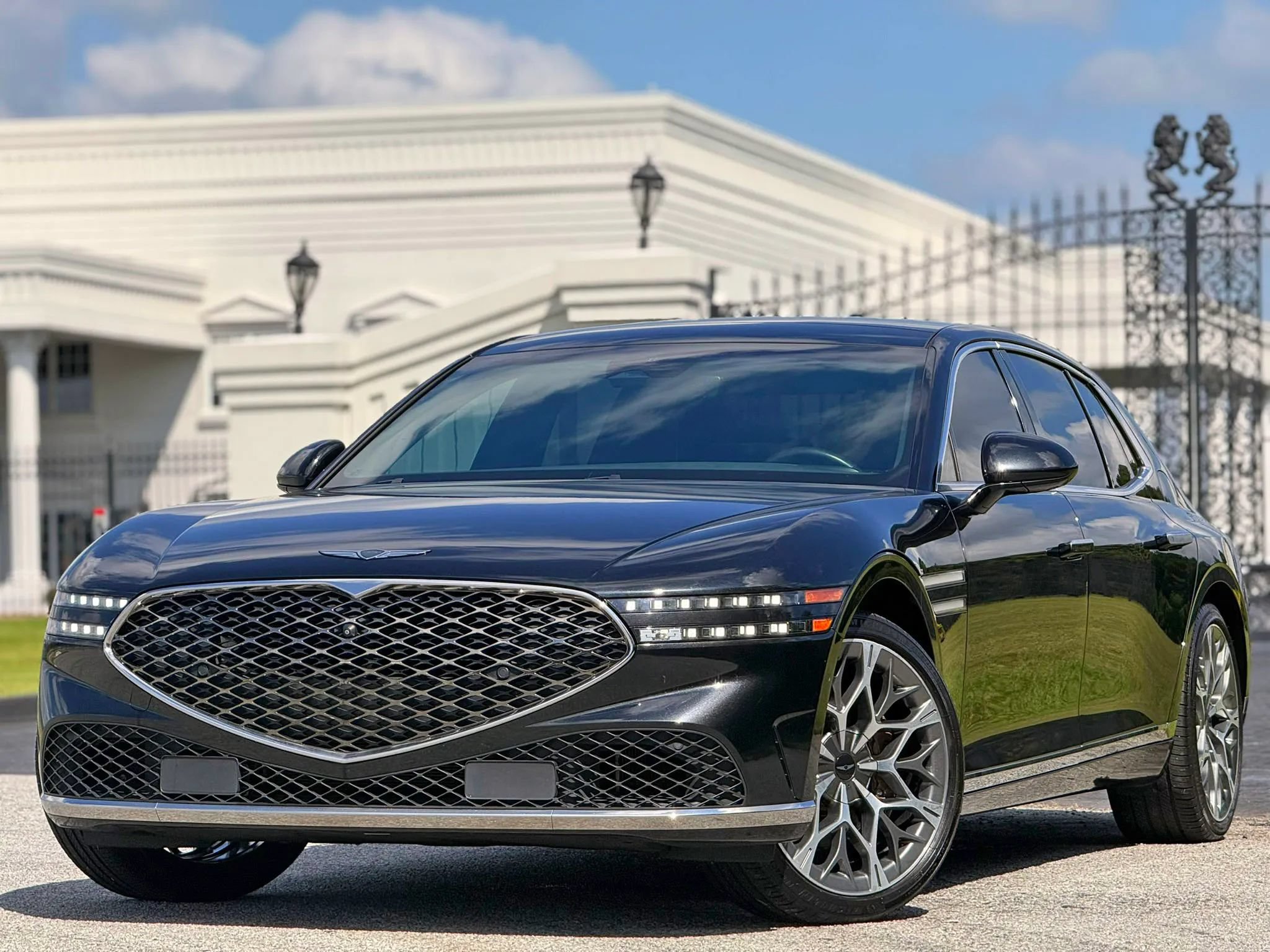 Used 2023 Genesis G90 3.5T AWD/4WD image 2