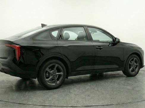 Used 2025 Kia K4 LXS image 9