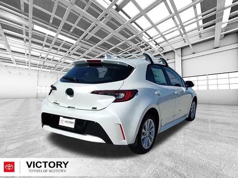 Used 2025 Toyota Corolla SE image 3