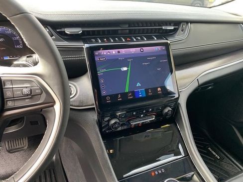 Used 2023 Jeep Grand Cherokee Limited w/ Luxury Tech Group II image 23